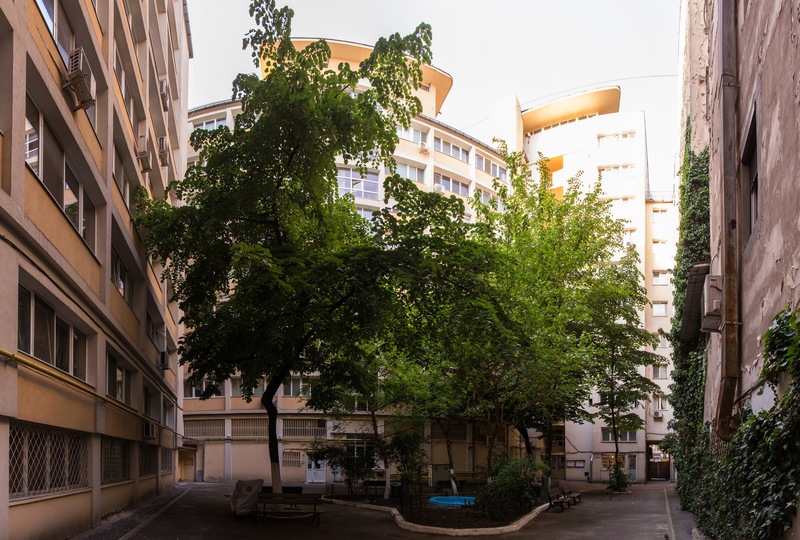 Universitate, Galeriile Orizont, Nicolae Balcescu