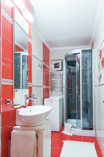 Universitate, Galeriile Orizont, Nicolae Balcescu